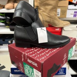 🔥🔥 Brand new KENZIE Black ankle booties multiple sizes available